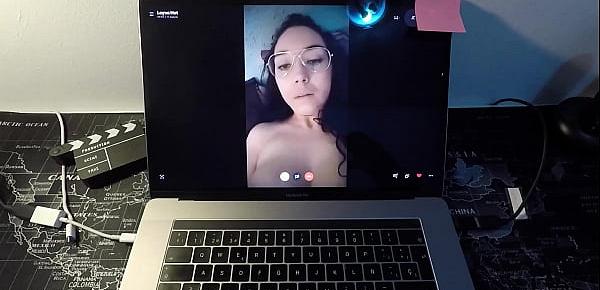  Actriz porno milf española se folla a un fan por webcam (VOL I). Esta madurita sabe sacar bien la leche a distancia.